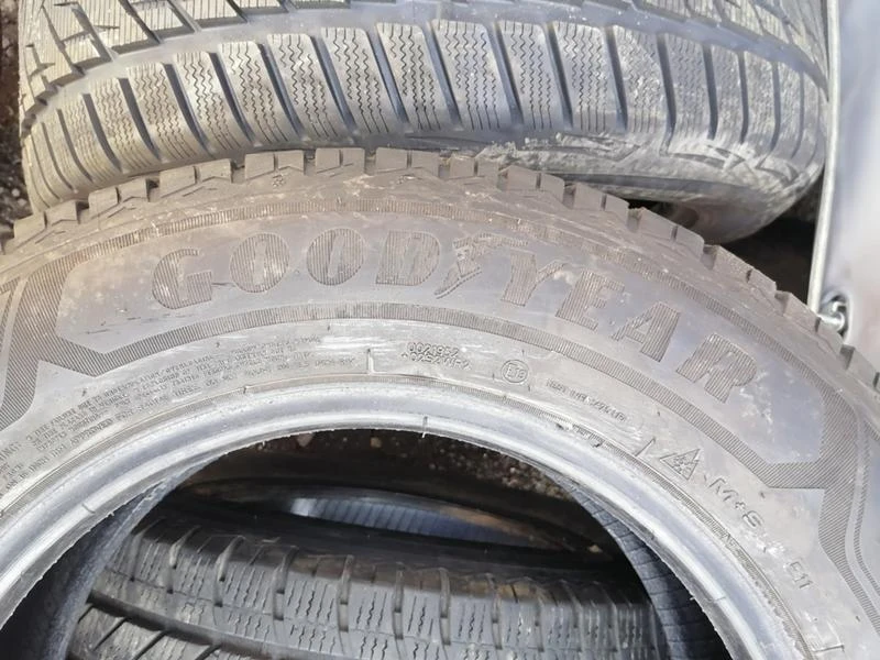 Гуми Зимни 215/65R16, снимка 6 - Гуми и джанти - 32079836