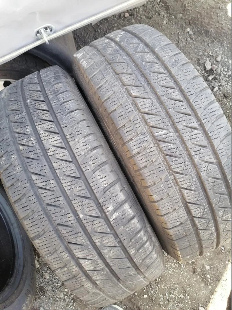 Гуми Зимни 215/65R16, снимка 2 - Гуми и джанти - 32079836