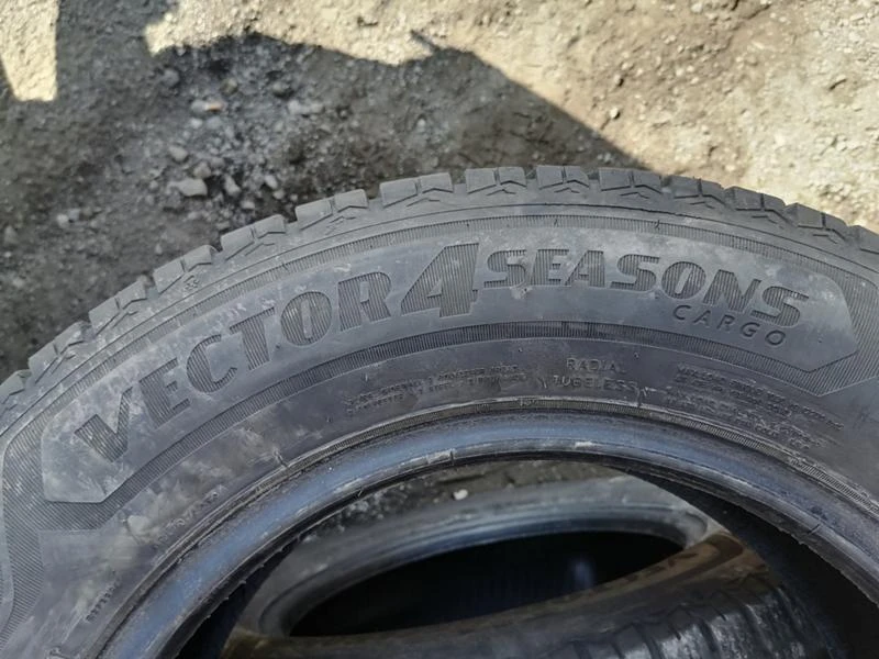 Гуми Зимни 215/65R16, снимка 8 - Гуми и джанти - 32079836