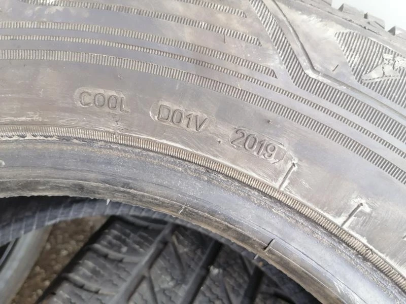 Гуми Зимни 215/65R16, снимка 7 - Гуми и джанти - 32079836