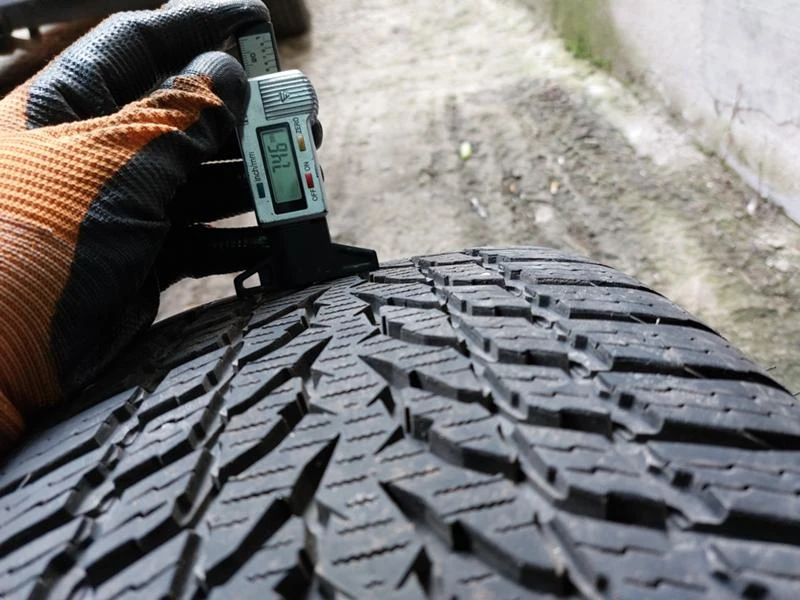 Гуми Всесезонни 245/45R15, снимка 4 - Гуми и джанти - 35972716