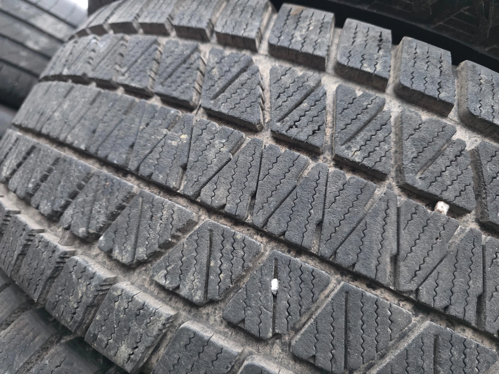 Гуми Зимни 265/70R17, снимка 4 - Гуми и джанти - 53966755