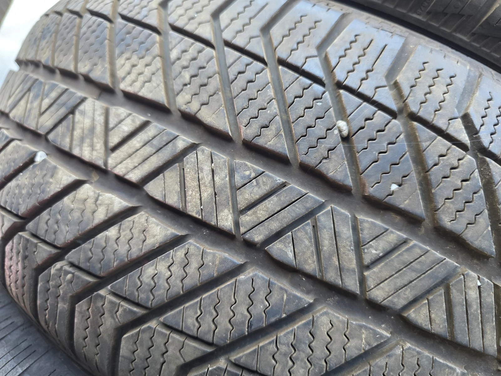 Гуми Зимни 215/55R17, снимка 3 - Гуми и джанти - 56726133