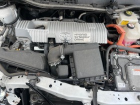 Toyota Auris 1.8HYBRID, снимка 8 - Автомобили и джипове - 42343743