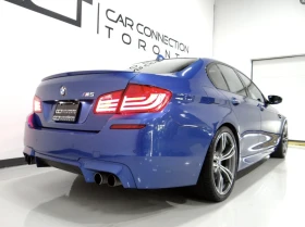 BMW M5 PANO / ALCANTARA ROOF / HUD / ОБДУХ - 47700 лв. / 24388.62 € - 41420421 2