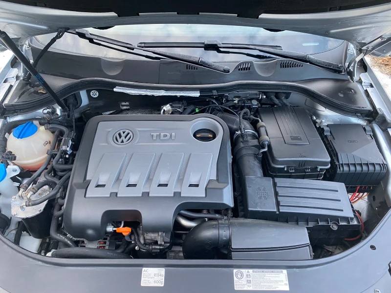 VW Passat 2.0 tdi H-Line, снимка 15 - Автомобили и джипове - 47480439