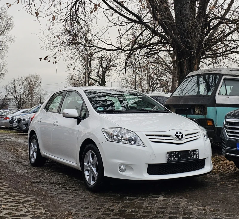 Toyota Auris 1.6 VVT-i 132к.с. Сервизна книжка Ксенон , снимка 3 - Автомобили и джипове - 48311392