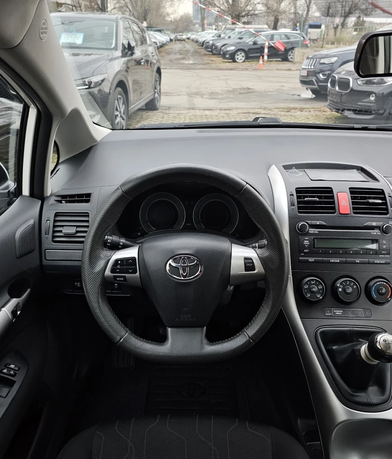 Toyota Auris 1.6 VVT-i 132к.с. Сервизна книжка Ксенон , снимка 12 - Автомобили и джипове - 48311392