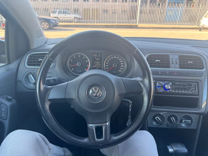 VW Polo 1.4i Automatic euro5 Промоция!, снимка 11 - Автомобили и джипове - 49209655