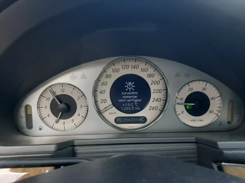 Mercedes-Benz E 320, снимка 9 - Автомобили и джипове - 51175391