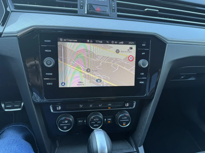 VW Passat, снимка 11 - Автомобили и джипове - 52458815