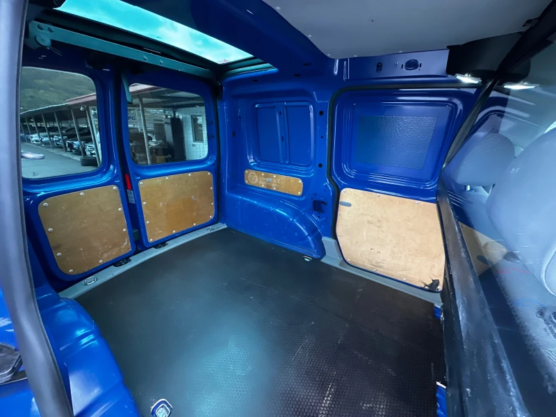 VW Caddy 1.9TDI 105к.с DSG, снимка 16 - Автомобили и джипове - 51725552