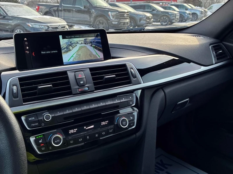 BMW 330 * 330e * CARFAX * ЦЕНА ДО БГ, снимка 10 - Автомобили и джипове - 53248846