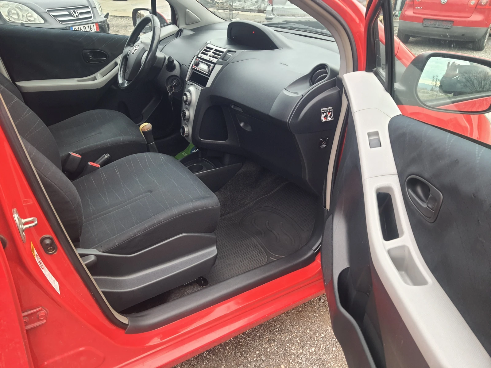 Toyota Yaris 1.4 d4d  | Mobile.bg — изображение 13