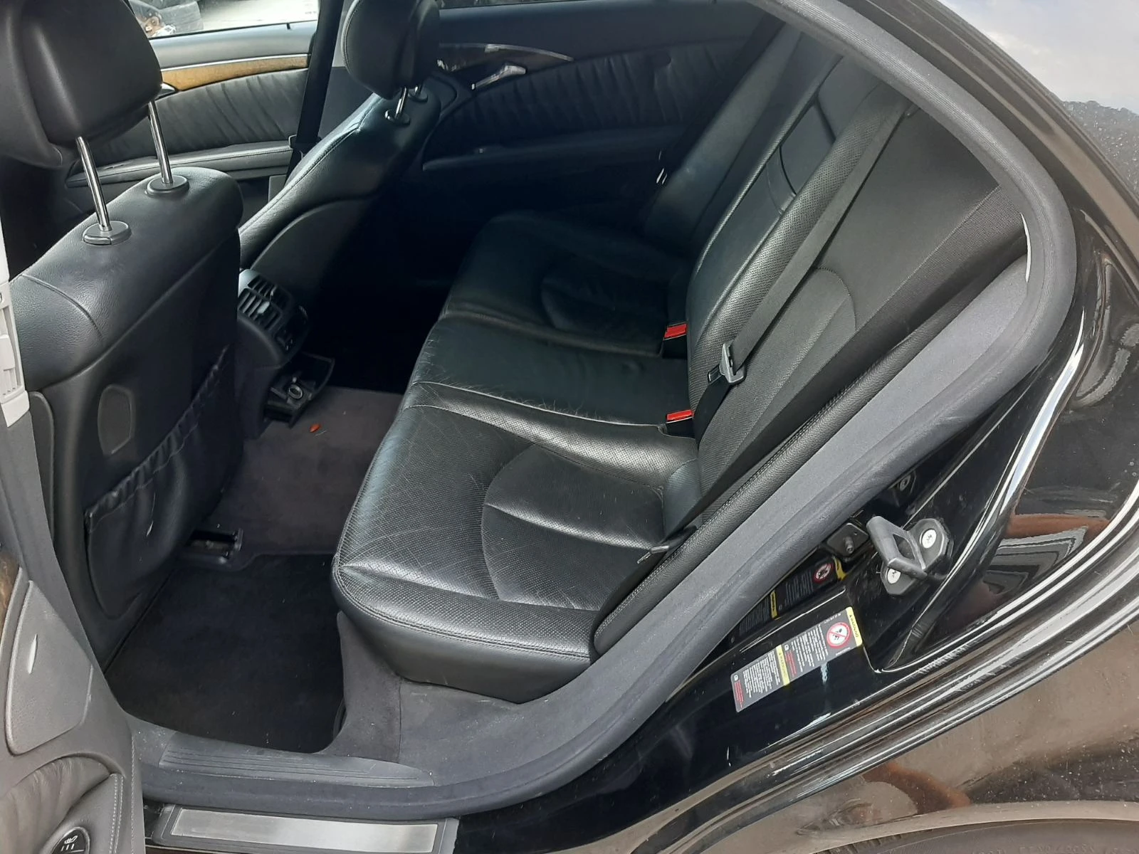 Mercedes-Benz E 320  - изображение 8