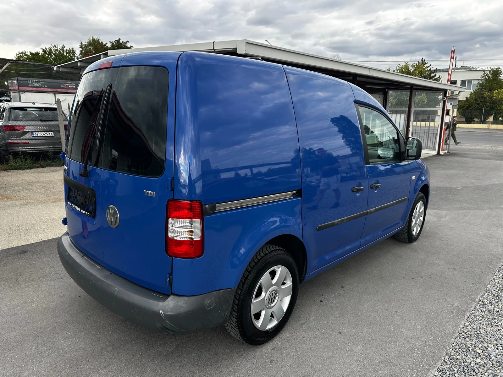VW Caddy 1.9TDI 105к.с DSG - изображение 2