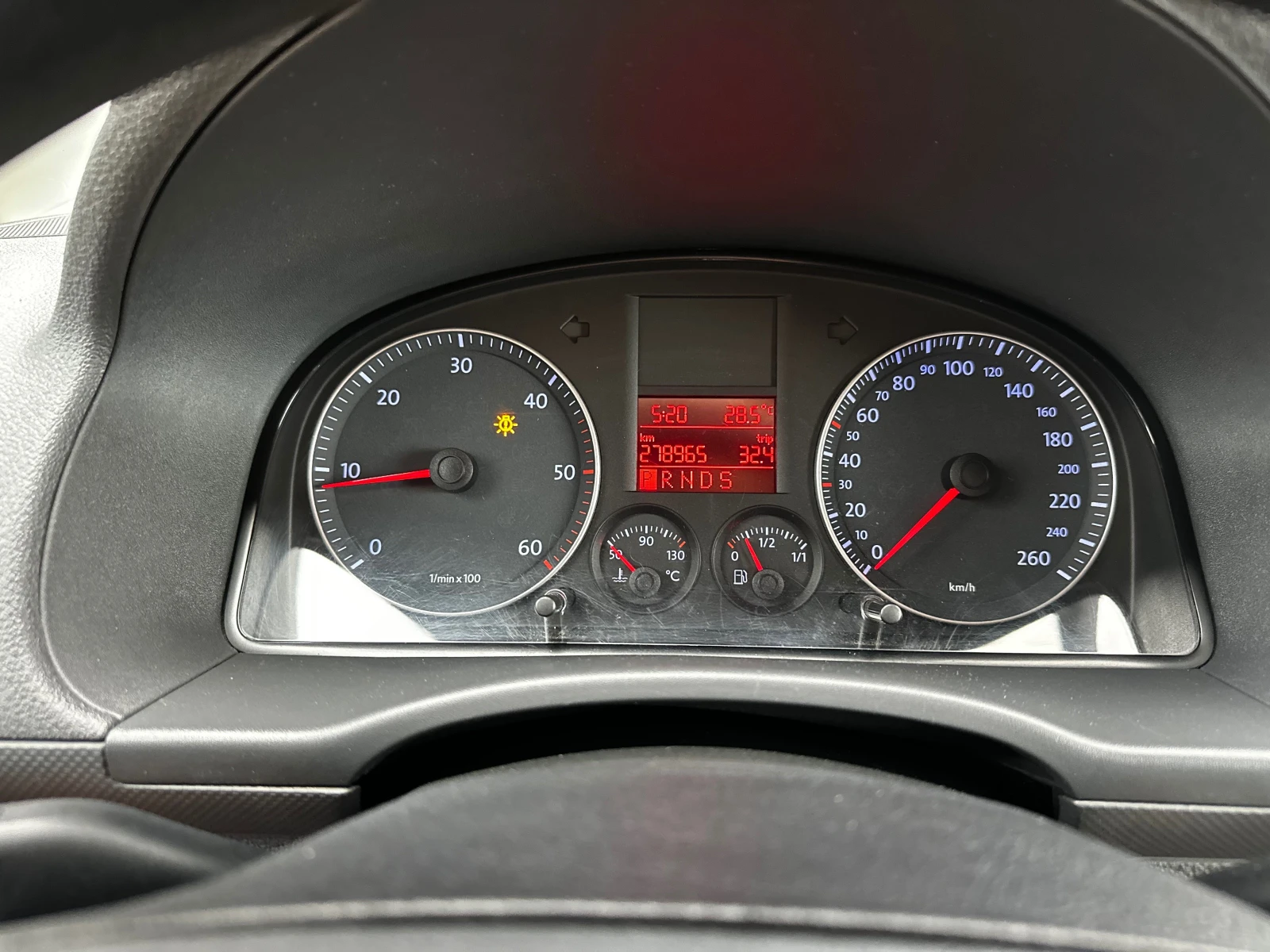 VW Caddy 1.9TDI 105к.с DSG - изображение 10