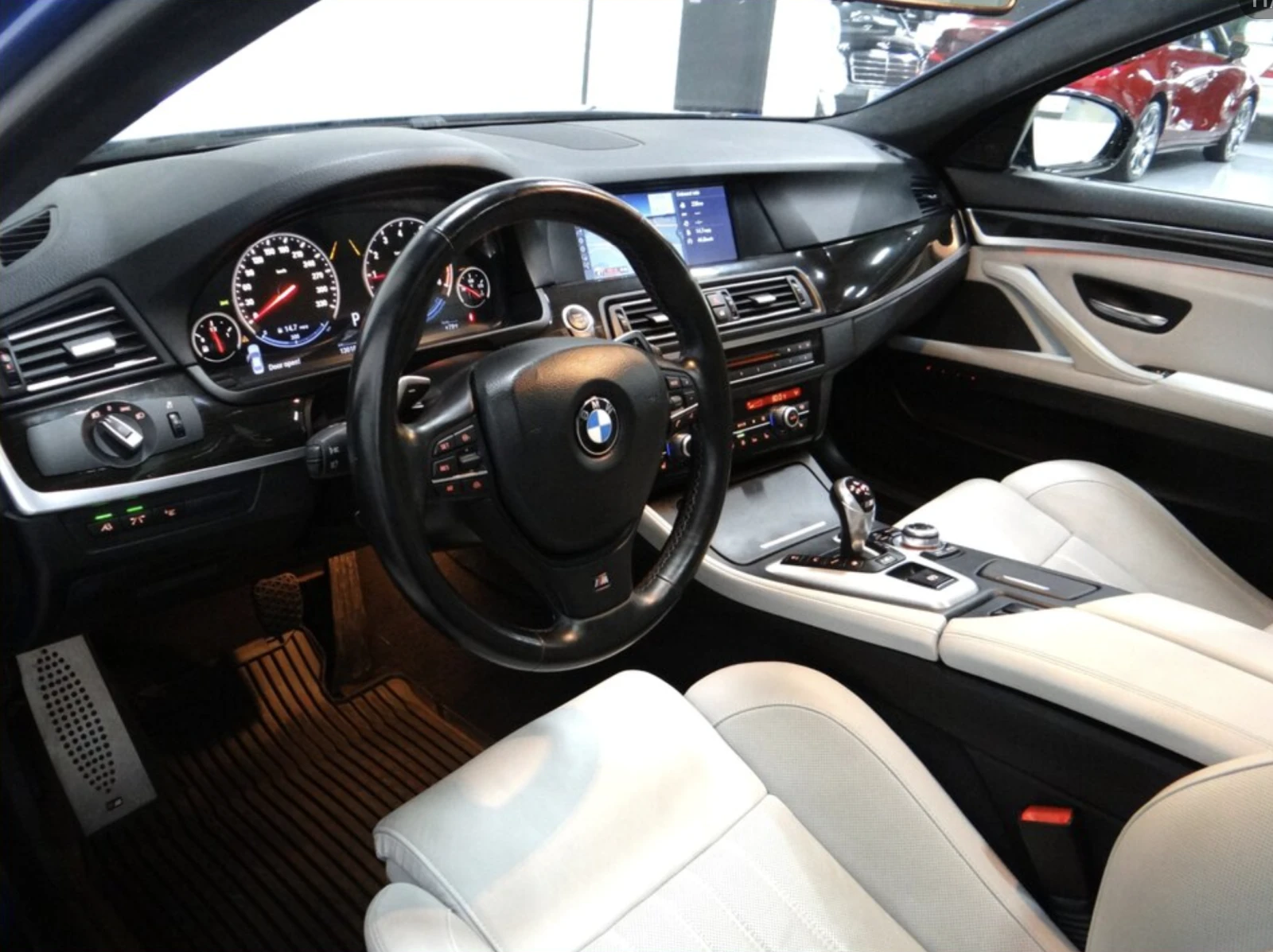 BMW M5 PANO / ALCANTARA ROOF / HUD / ОБДУХ - изображение 7