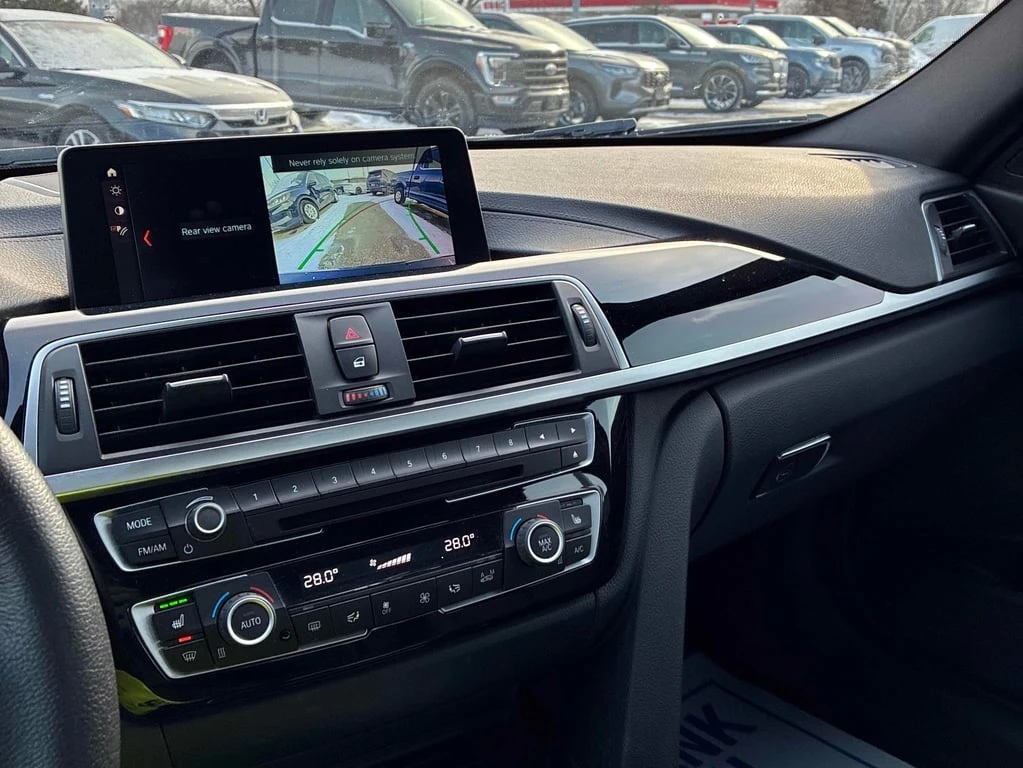 BMW 330 * 330e * CARFAX * ЦЕНА ДО БГ - изображение 10