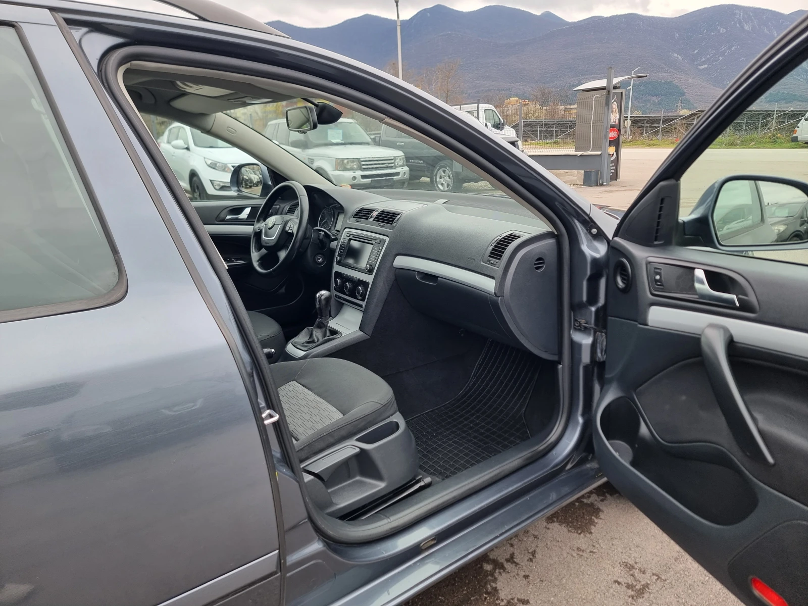 Skoda Octavia 2.0TDI, снимка 15 - Автомобили и джипове - 54027837