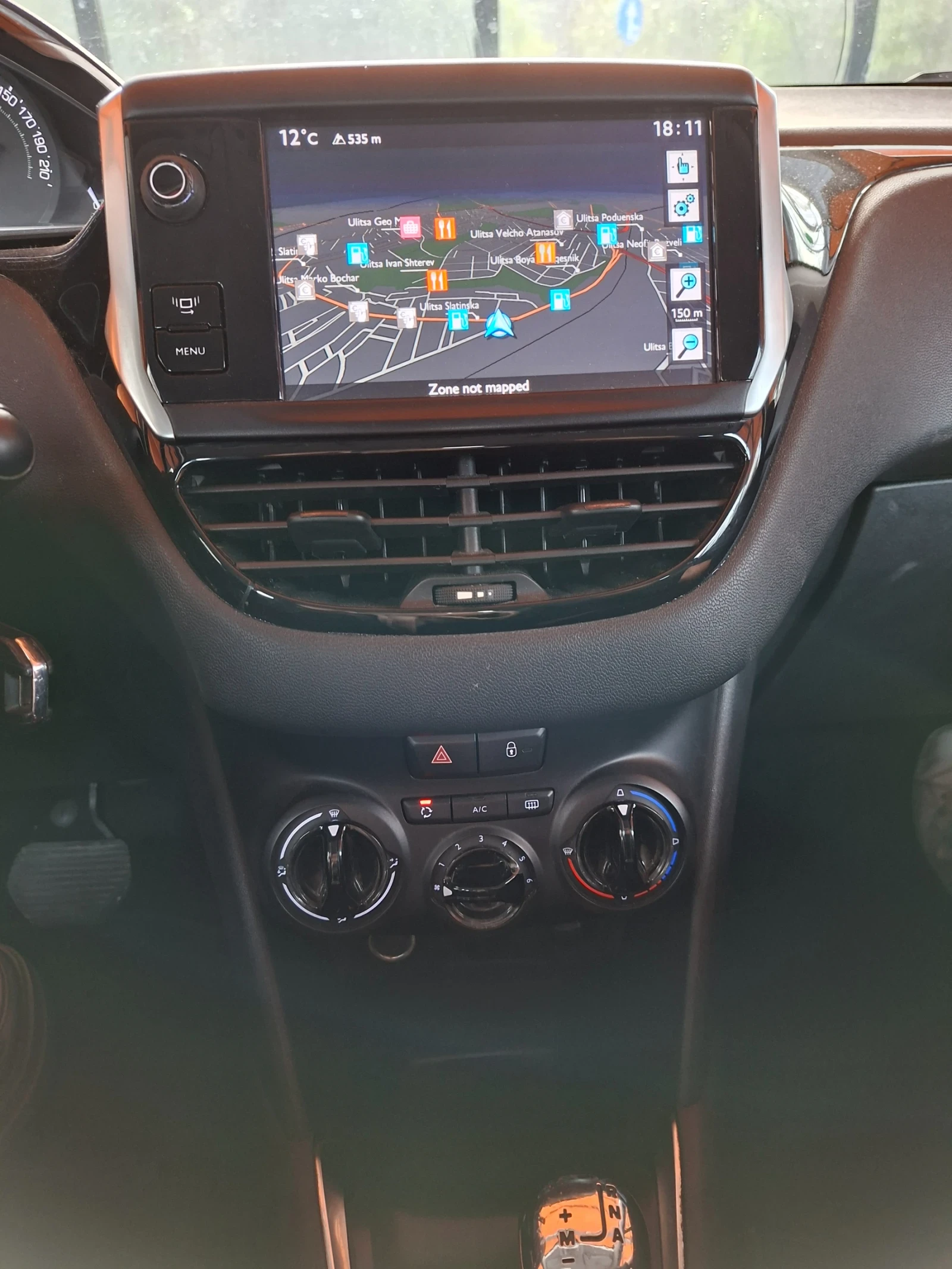 Peugeot 208 1.4 HDI, снимка 6 - Автомобили и джипове - 54221939