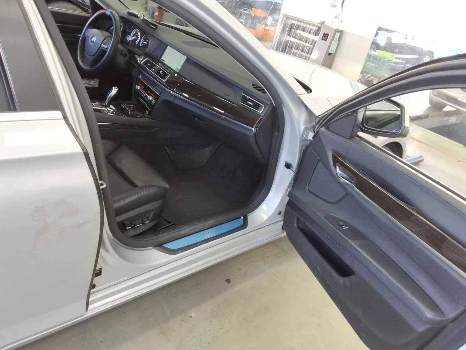 BMW 730 2011г.РЕАЛНИ КИЛОМЕТРИ 149 000 ФУЛ Екстри , снимка 13 - Автомобили и джипове - 54594282