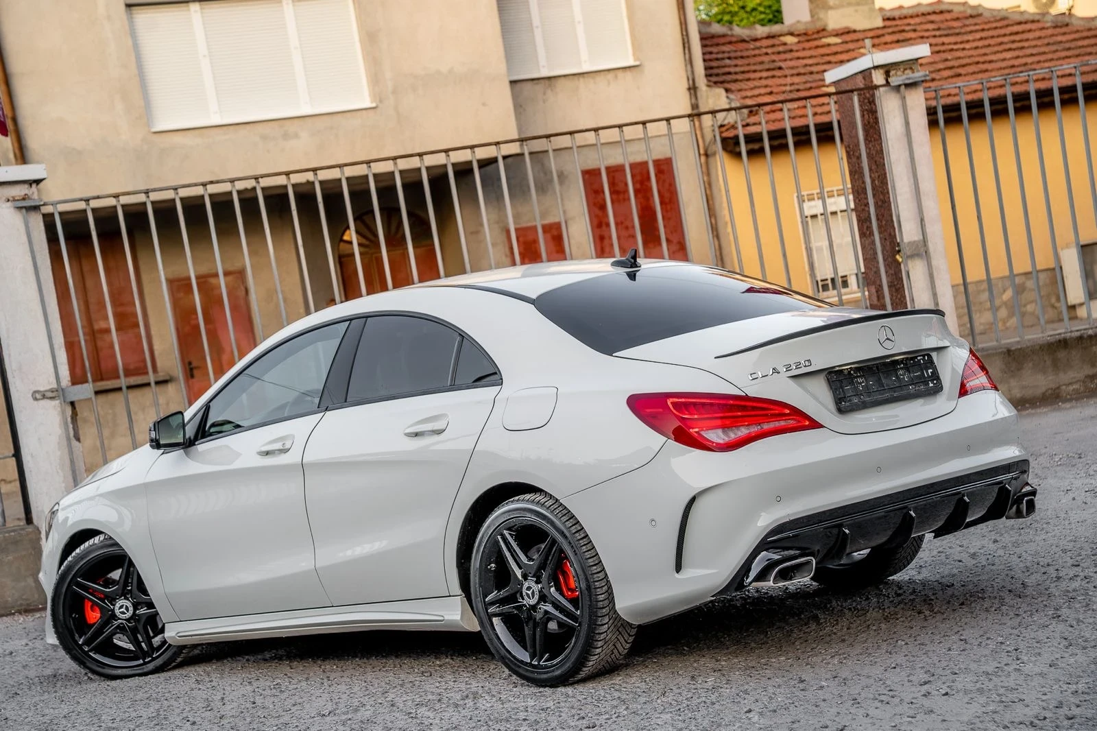 Mercedes-Benz CLA 220 2.2CDI-AMG-AGILITY-FACE-CARPLAY-ASSIST-AMBIENT-TOP, снимка 4 - Автомобили и джипове - 55890265