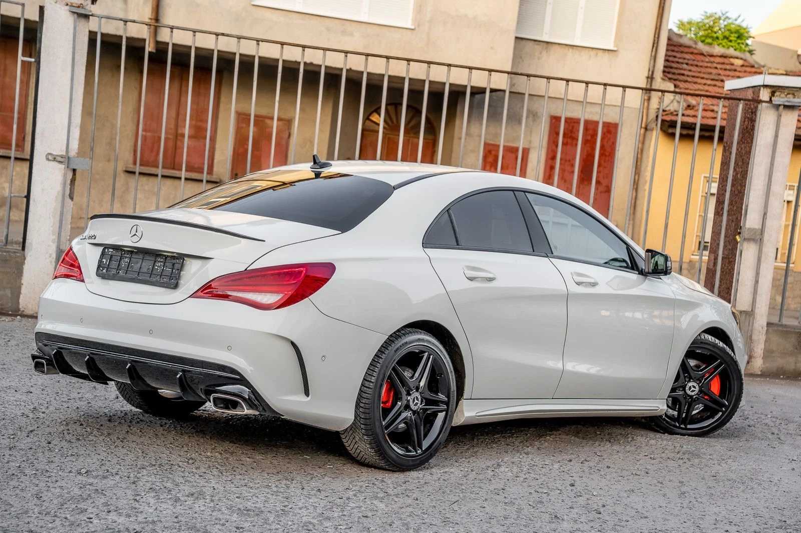 Mercedes-Benz CLA 220 2.2CDI-AMG-AGILITY-FACE-CARPLAY-ASSIST-AMBIENT-TOP, снимка 6 - Автомобили и джипове - 55890265