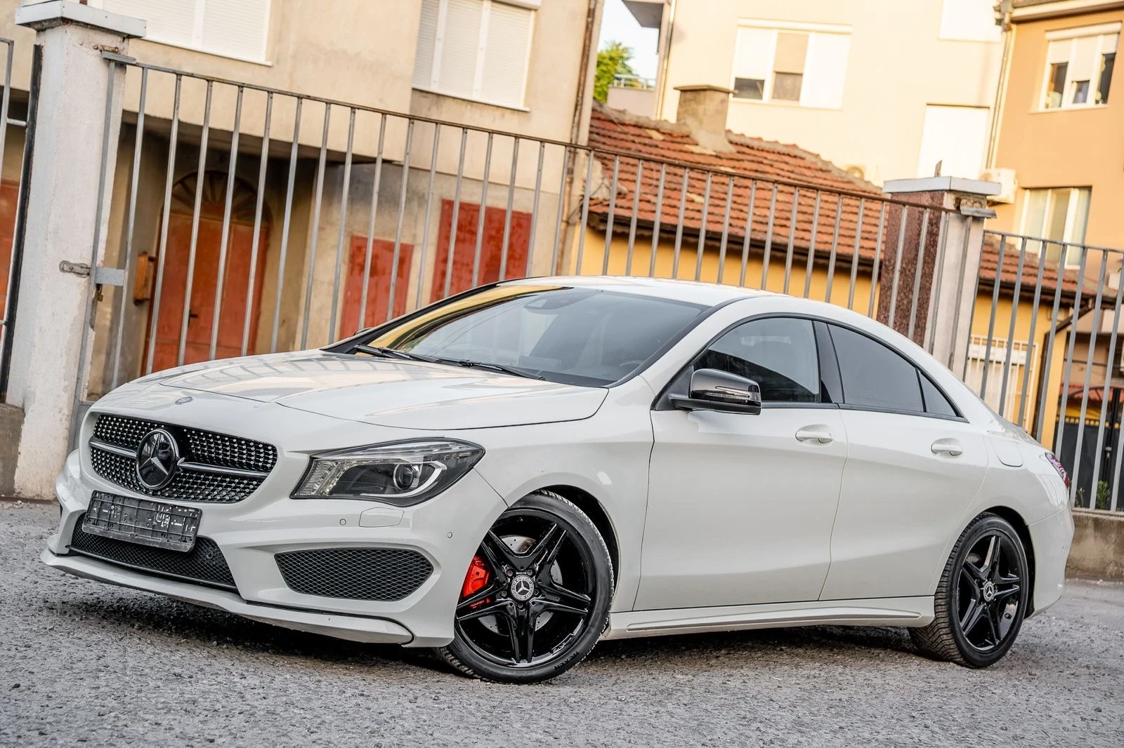 Mercedes-Benz CLA 220 2.2CDI-AMG-AGILITY-FACE-CARPLAY-ASSIST-AMBIENT-TOP, снимка 3 - Автомобили и джипове - 55890265