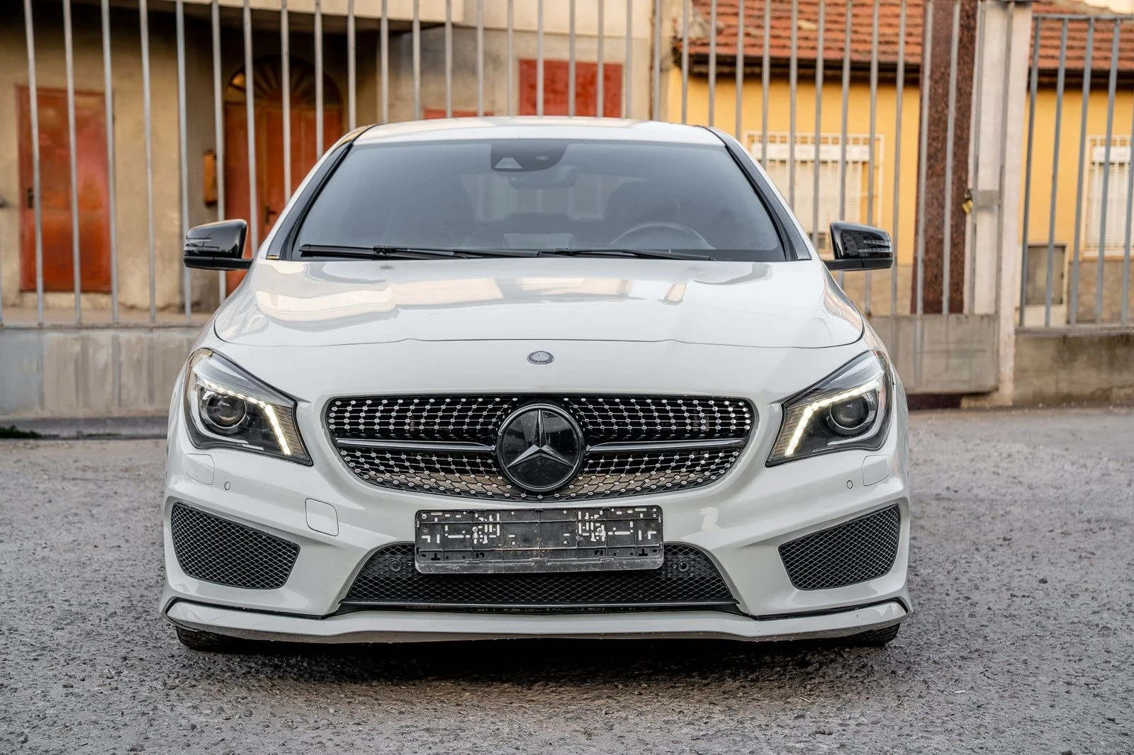 Mercedes-Benz CLA 220 2.2CDI-AMG-AGILITY-FACE-CARPLAY-ASSIST-AMBIENT-TOP, снимка 2 - Автомобили и джипове - 55890265