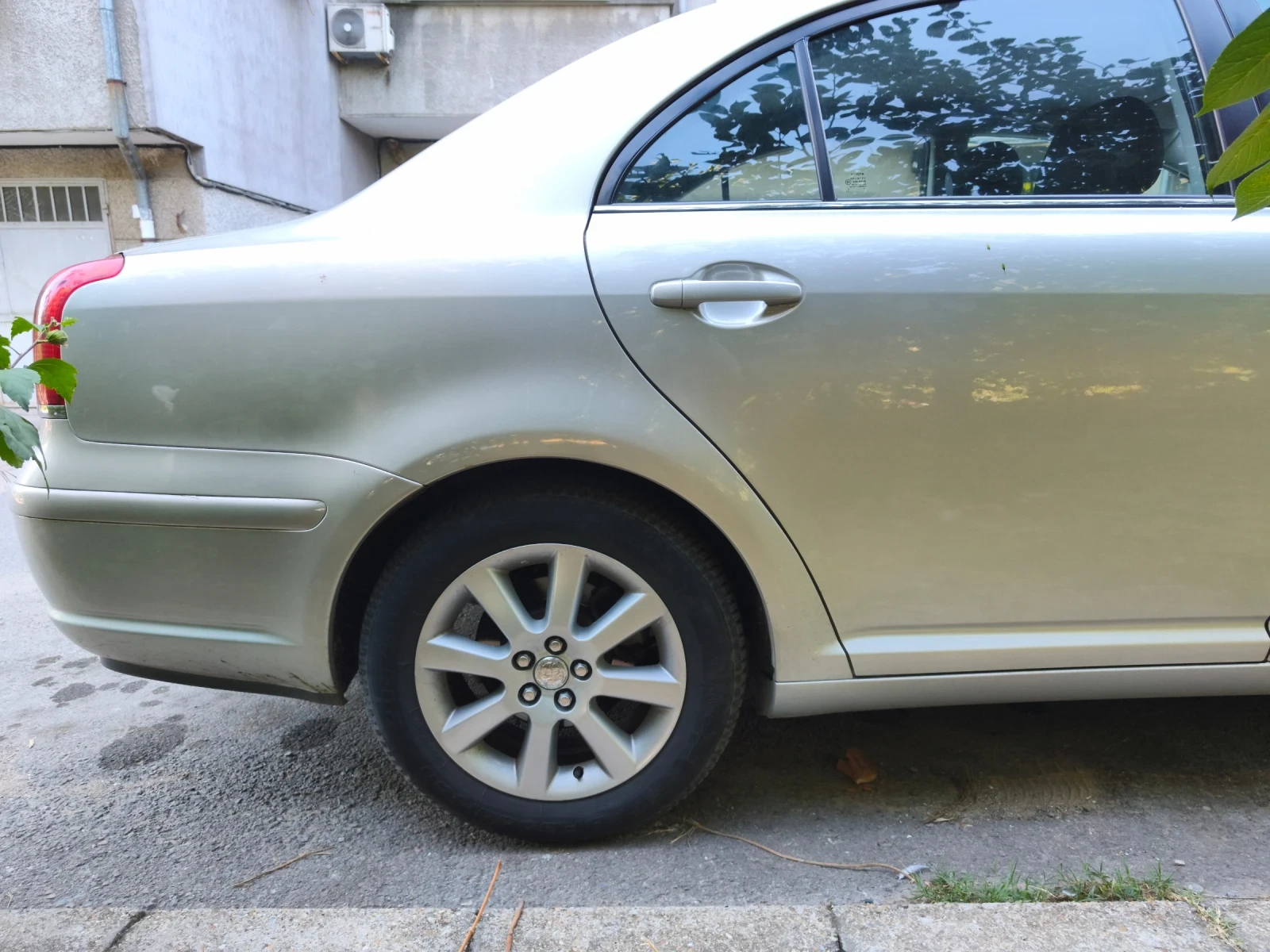 Toyota Avensis, снимка 4 - Автомобили и джипове - 56113358