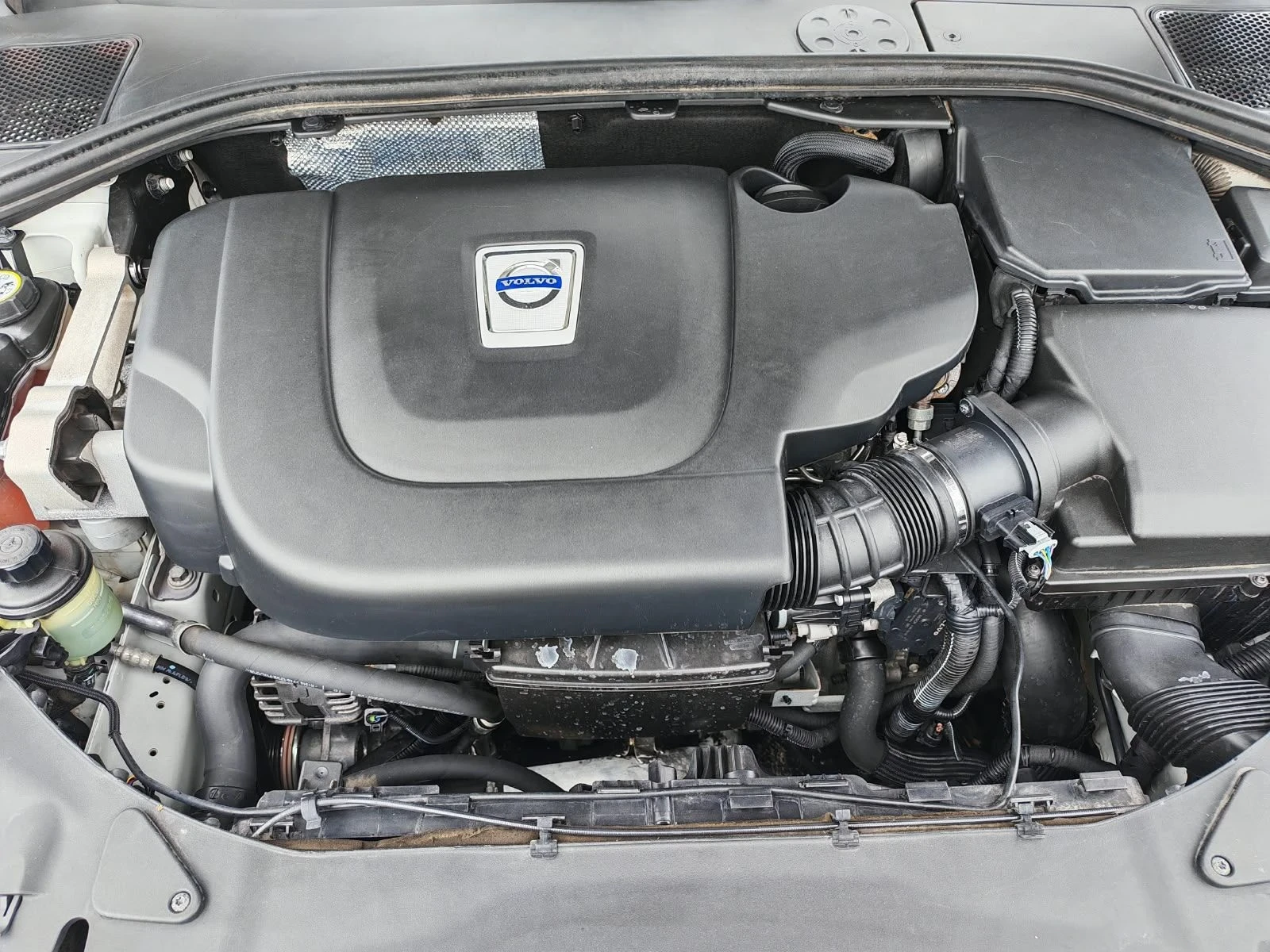 Volvo V60 2.0D 163kc, снимка 15 - Автомобили и джипове - 56185895