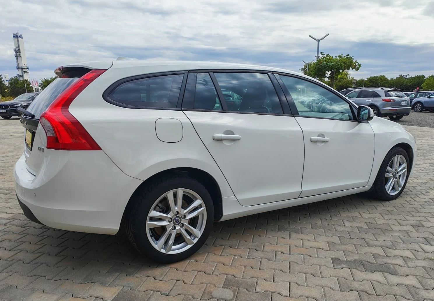 Volvo V60 2.0D 163kc, снимка 4 - Автомобили и джипове - 56185895
