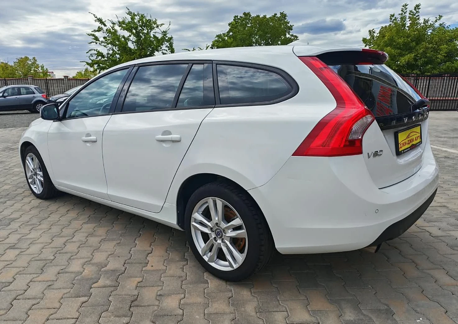 Volvo V60 2.0D 163kc, снимка 6 - Автомобили и джипове - 56185895