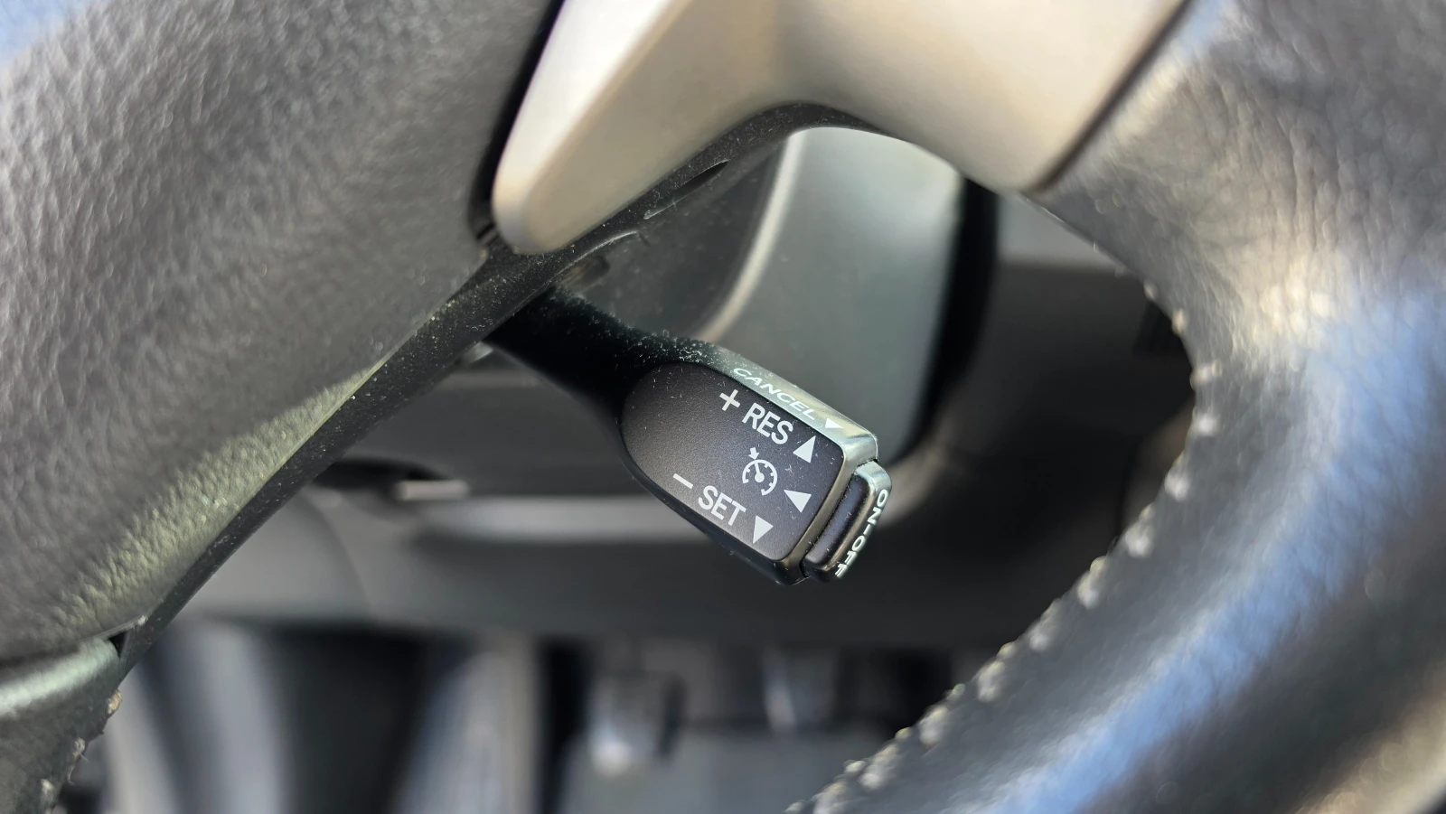 Toyota Auris 2.2 D-CAT 177hp, снимка 10 - Автомобили и джипове - 56312835