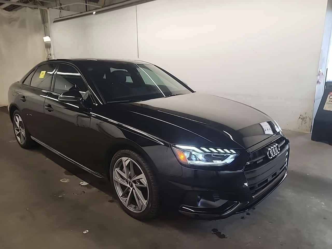 Audi A4 KOMFORT / Carfax / Автокредит , снимка 2 - Автомобили и джипове - 56323715