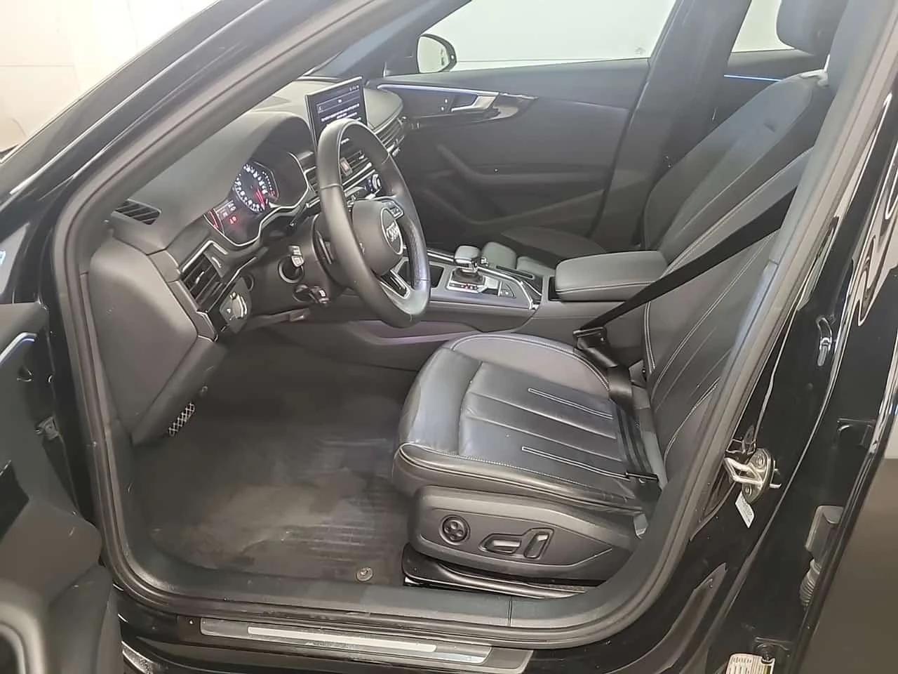 Audi A4 KOMFORT / Carfax / Автокредит , снимка 5 - Автомобили и джипове - 56323715