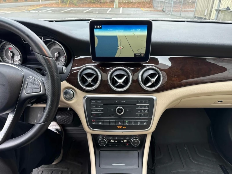 Mercedes-Benz GLA * 4MATIC 4dr 250 * CARFAX * БЕЗ ПЪРВОНАЧАЛНА ВНОСК, снимка 9 - Автомобили и джипове - 52910717