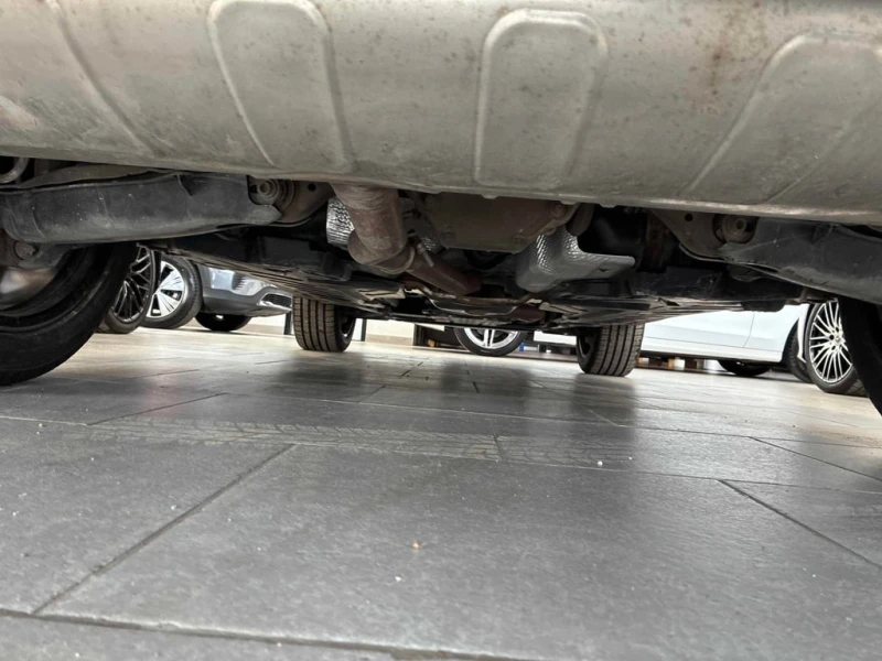 Mercedes-Benz GLC 300 * 4MATIC AWD * CARFAX * Premium Package * , снимка 11 - Автомобили и джипове - 53264240