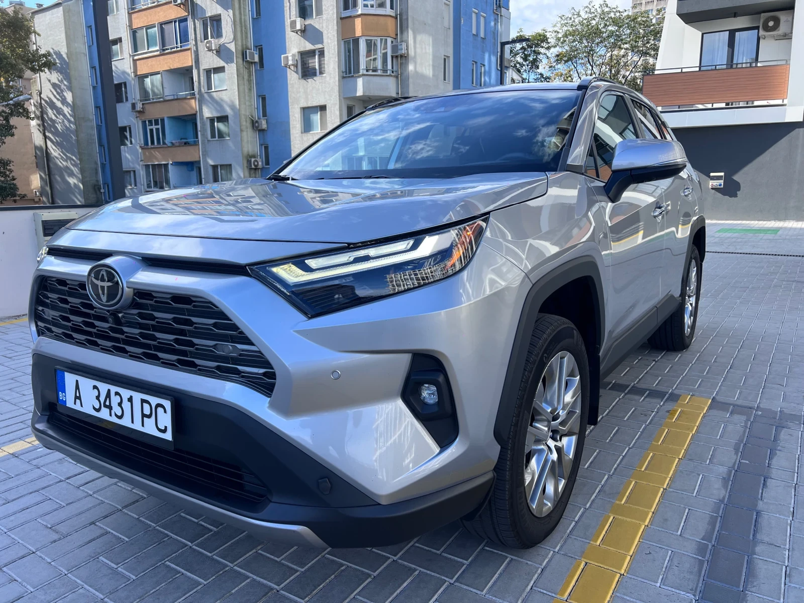 Toyota Rav4 2.5i * Обдухване * 360 камери * JBL Музика - изображение 3