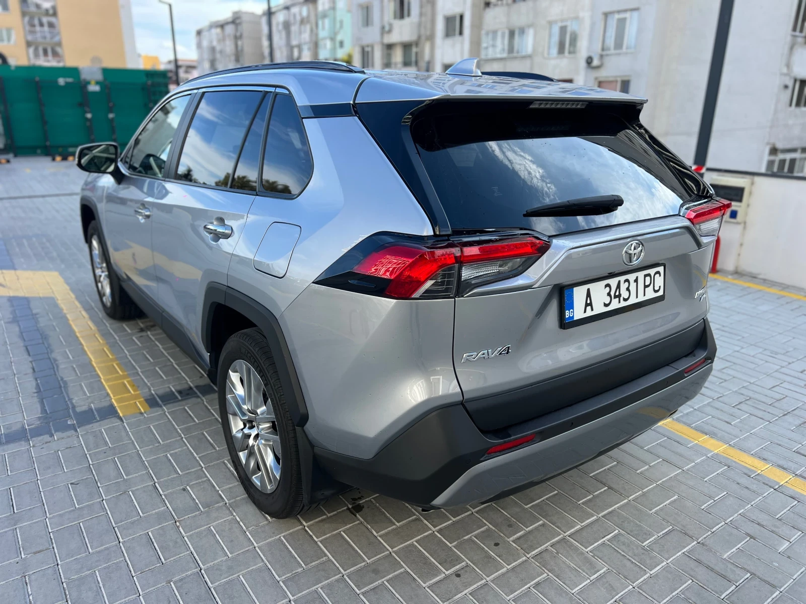 Toyota Rav4 2.5i * Обдухване * 360 камери * JBL Музика - изображение 4