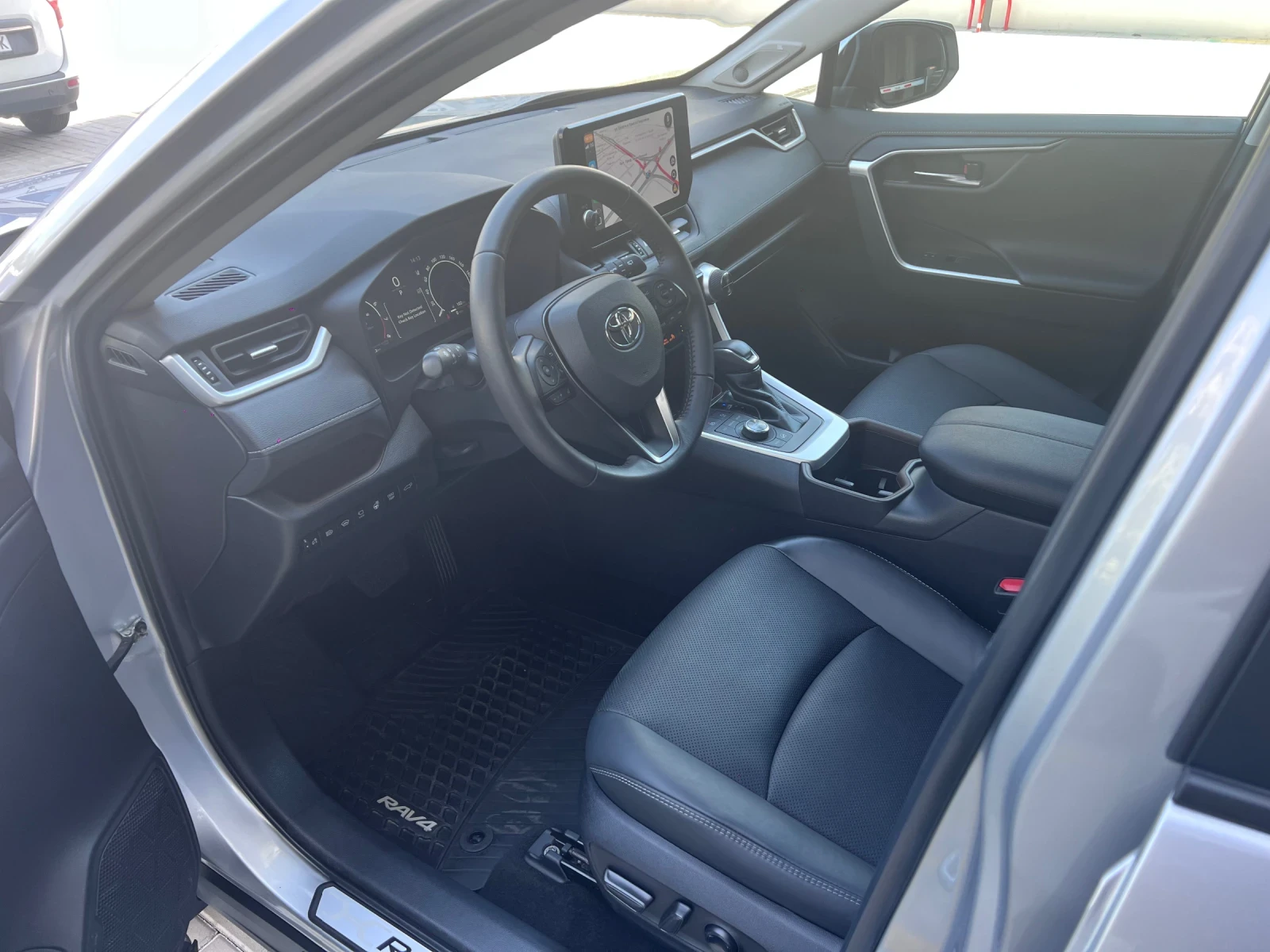 Toyota Rav4 2.5i * Обдухване * 360 камери * JBL Музика - изображение 6