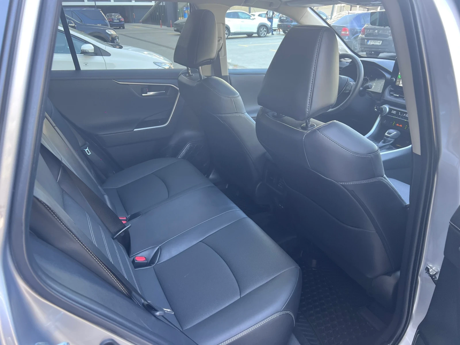 Toyota Rav4 2.5i * Обдухване * 360 камери * JBL Музика - изображение 8