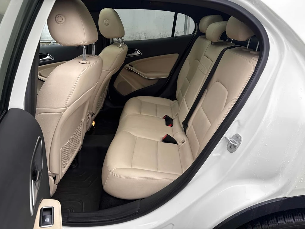 Mercedes-Benz GLA * 4MATIC 4dr 250 * CARFAX * БЕЗ ПЪРВОНАЧАЛНА ВНОСК - изображение 10