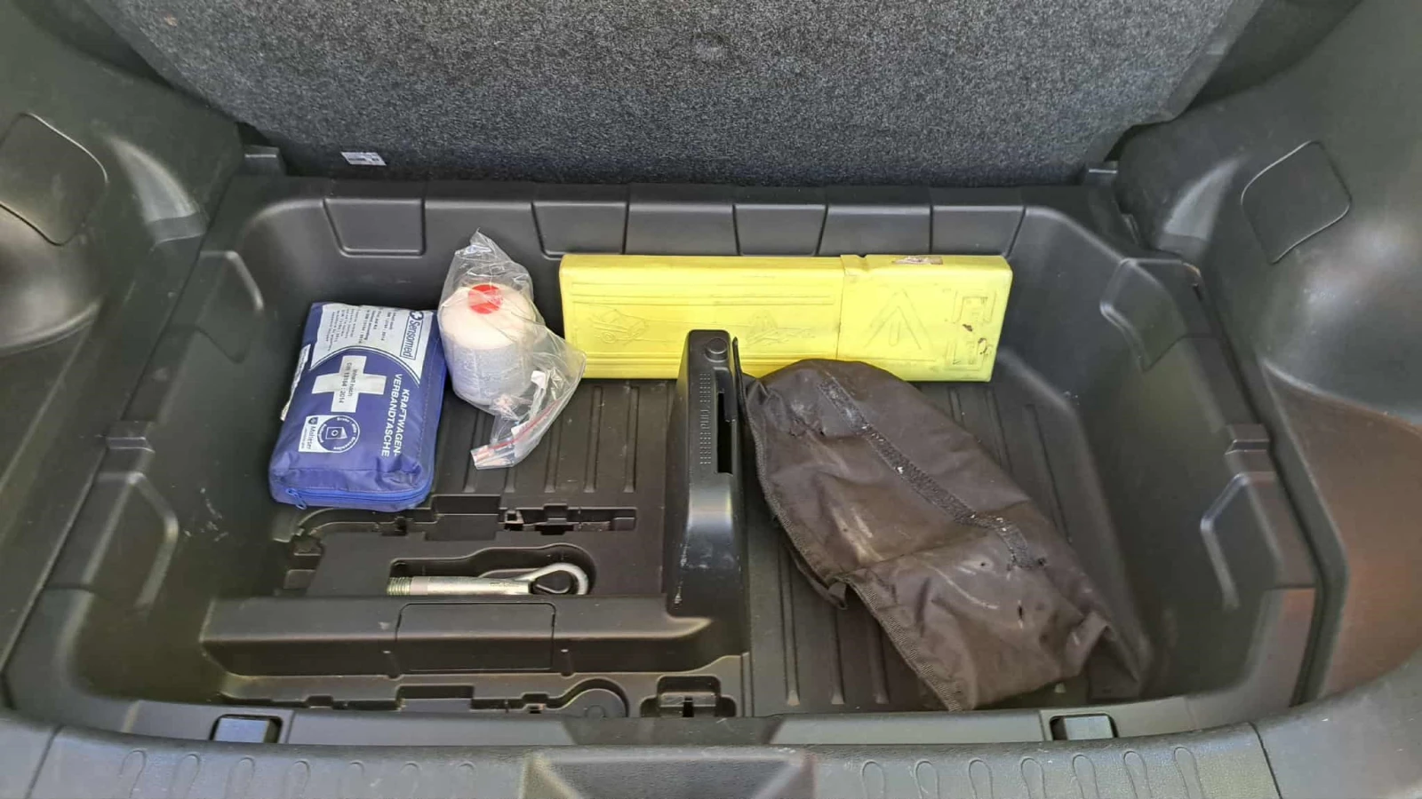 Nissan Juke, снимка 15 - Автомобили и джипове - 53756040