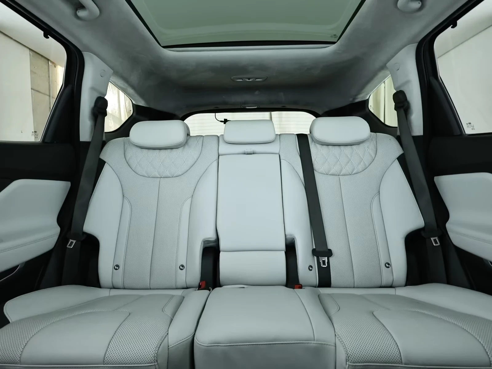 Hyundai Santa fe Santa Fe 2.2 CRDi Signature| DCT| HeadUp| Leder, снимка 13 - Автомобили и джипове - 53932028