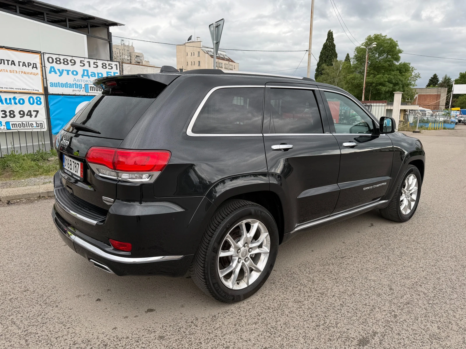 Jeep Grand cherokee 3.0 CRD SUMMIT ОБДУХВАНЕ ПАНОРАМА КОЖА КСЕНОН FULL, снимка 4 - Автомобили и джипове - 54721864