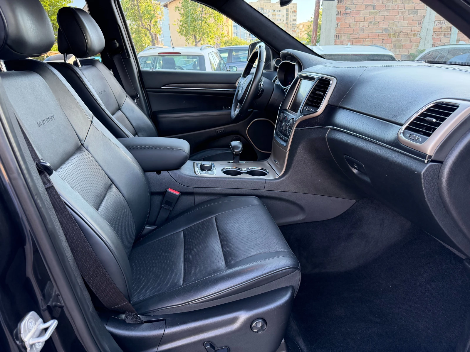 Jeep Grand cherokee 3.0 CRD SUMMIT ОБДУХВАНЕ ПАНОРАМА КОЖА КСЕНОН FULL, снимка 17 - Автомобили и джипове - 54721864