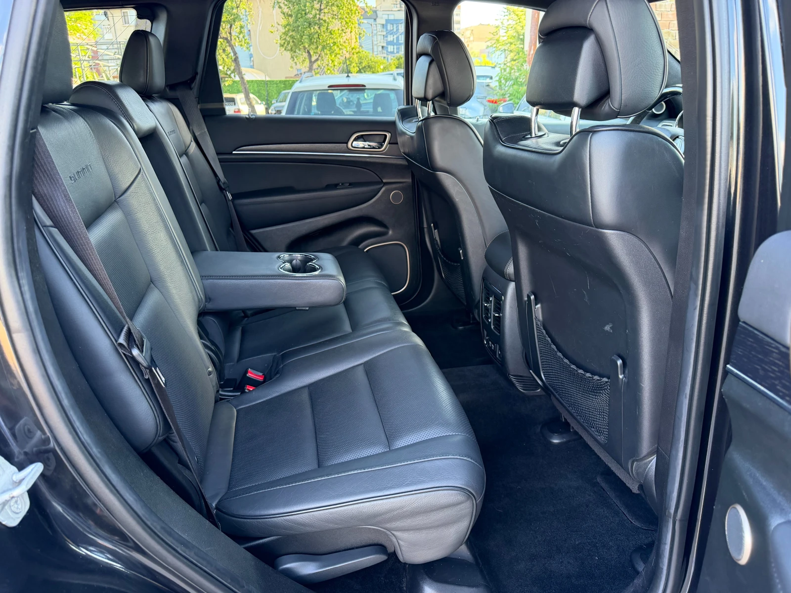 Jeep Grand cherokee 3.0 CRD SUMMIT ОБДУХВАНЕ ПАНОРАМА КОЖА КСЕНОН FULL, снимка 16 - Автомобили и джипове - 54721864