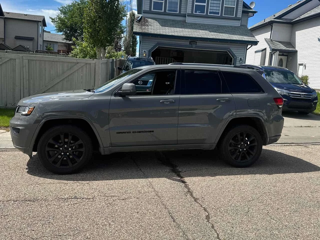 Jeep Grand cherokee Altitude | CARFAX | БЕЗ ПЪРВОНАЧАЛНА ВНОСКА, снимка 2 - Автомобили и джипове - 55179780